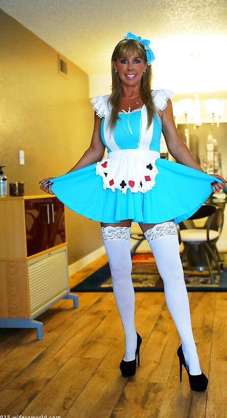 Sexy american blonde wife Sandra Otterson baring big boobs and hot ass 